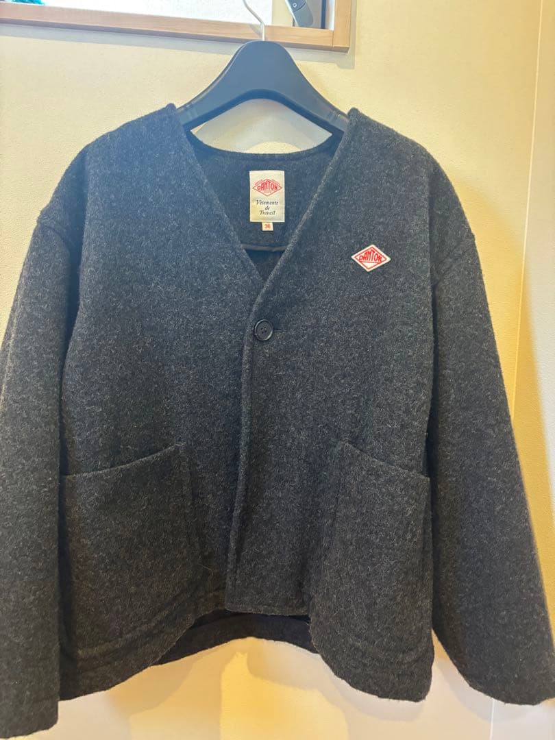 ダントンDANTONウールライトパイルノーカラージャケットVネック