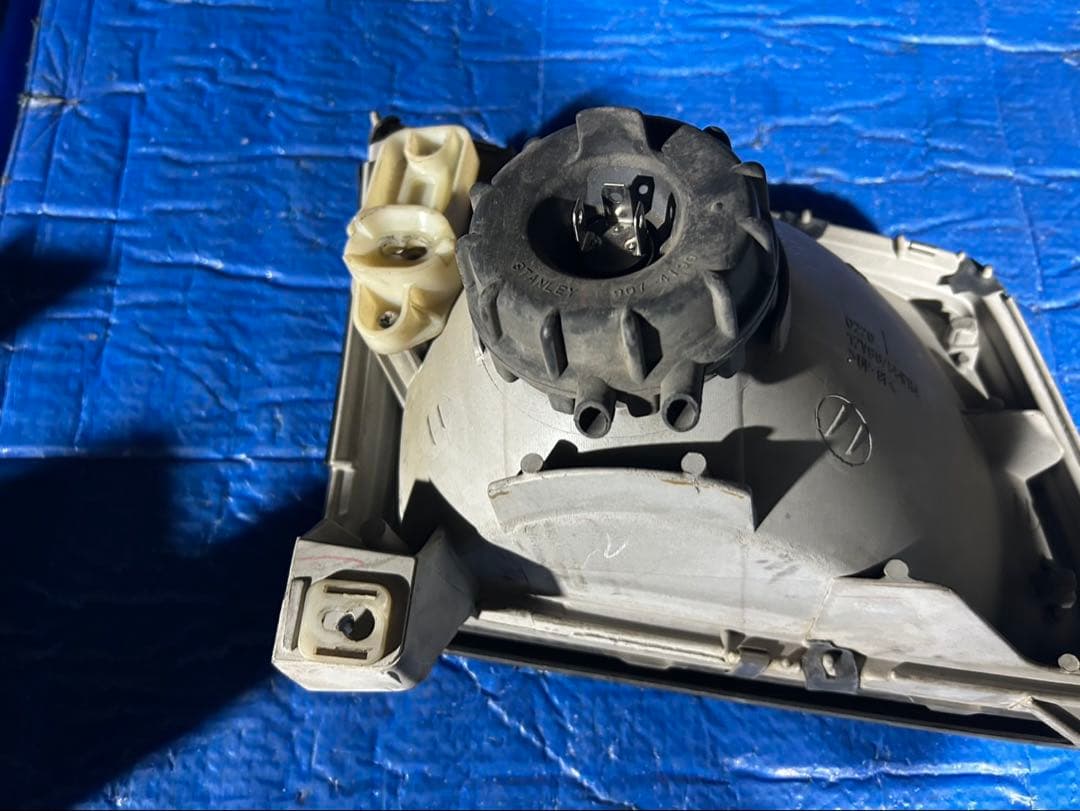 マツダ　ボンゴ　SK82V ヘッドライト左右セット