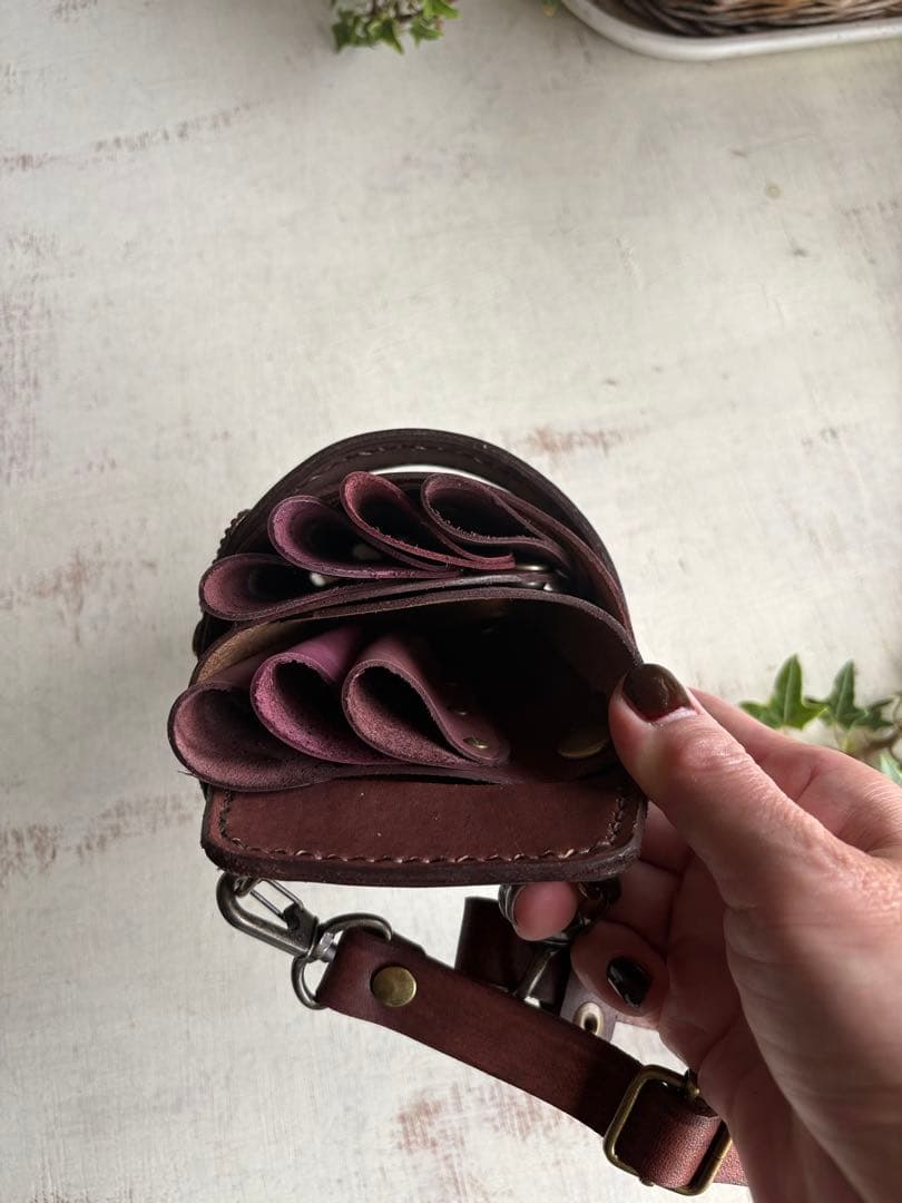 手染めレッドブラウン、ハラコジラフのシザーケース