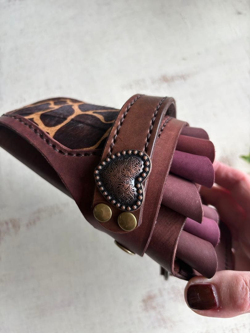 手染めレッドブラウン、ハラコジラフのシザーケース