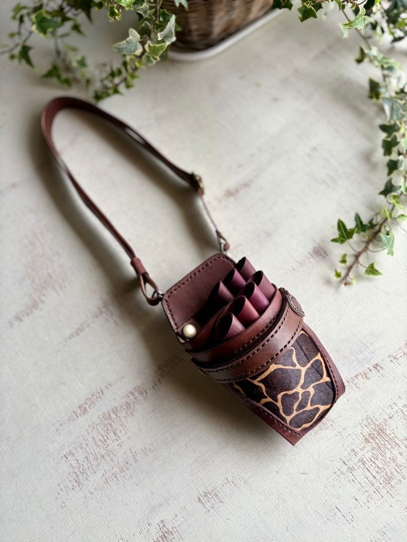 手染めレッドブラウン、ハラコジラフのシザーケース