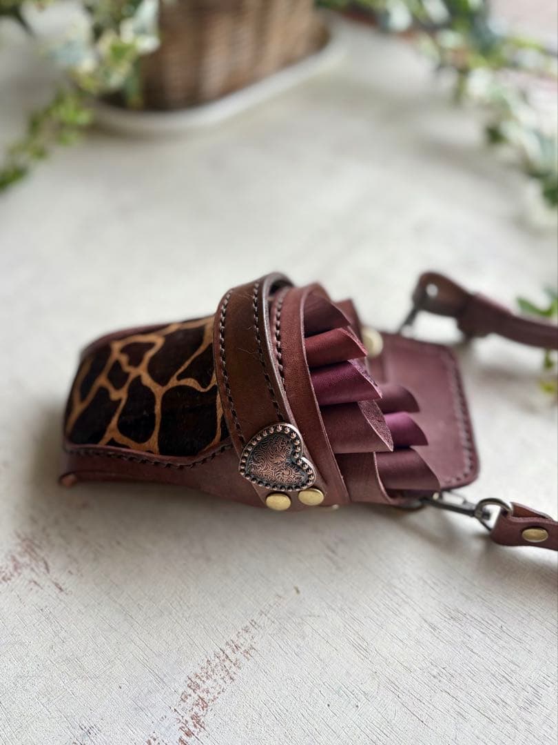 手染めレッドブラウン、ハラコジラフのシザーケース