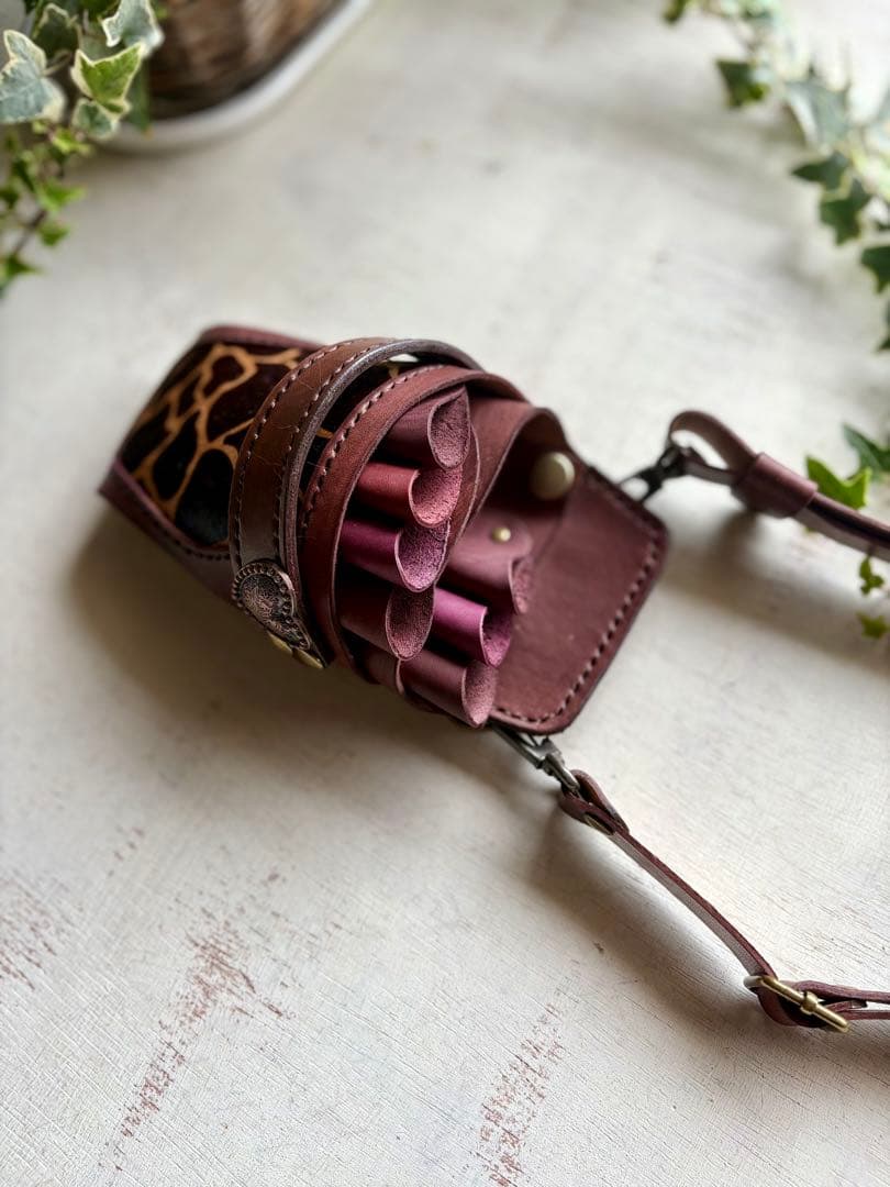 手染めレッドブラウン、ハラコジラフのシザーケース