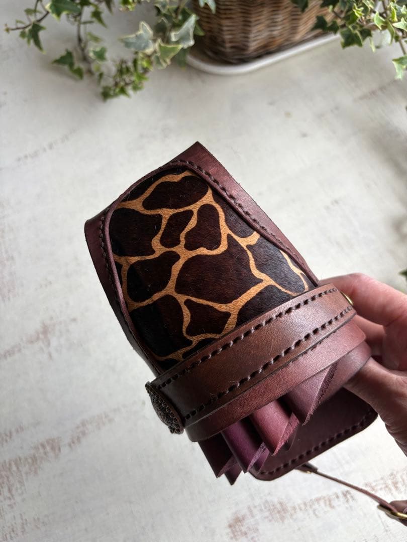 手染めレッドブラウン、ハラコジラフのシザーケース