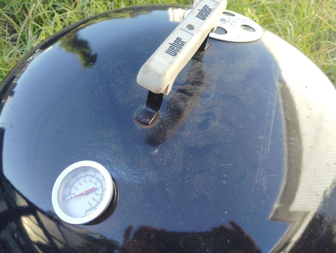 売り切れ御免！Weber バーベキューコンロ 57cm 温度計付 ！引き取り限定