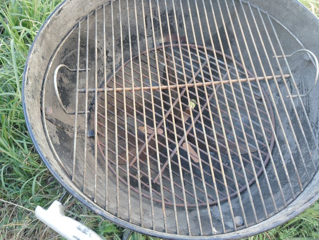 売り切れ御免！Weber バーベキューコンロ 57cm 温度計付 ！引き取り限定