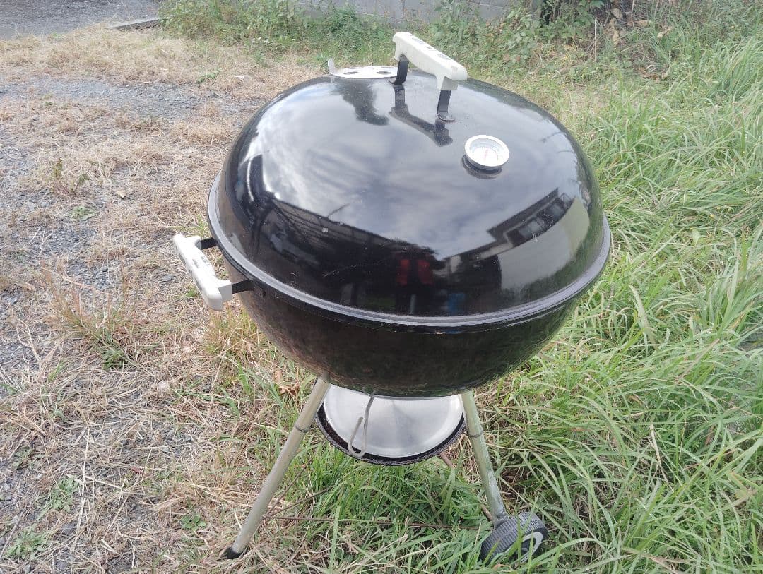 売り切れ御免！Weber バーベキューコンロ 57cm 温度計付 ！引き取り限定