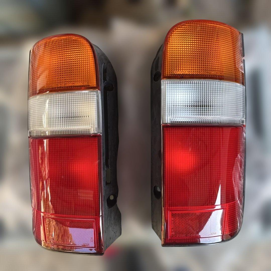 本日のみ値引き中‼️ ハイエース　100系　純正テールランプ　左右セット