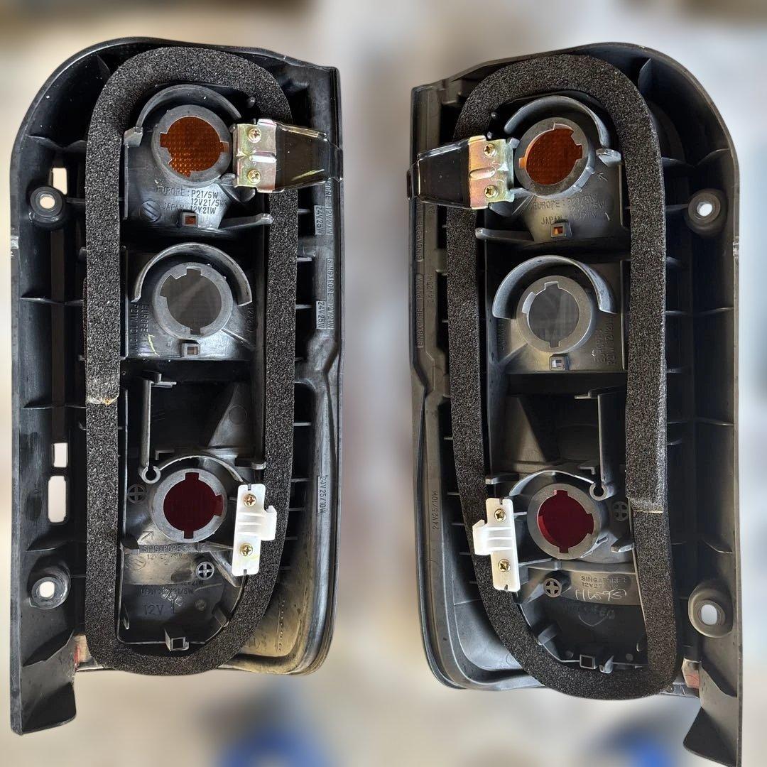 本日のみ値引き中‼️ ハイエース　100系　純正テールランプ　左右セット