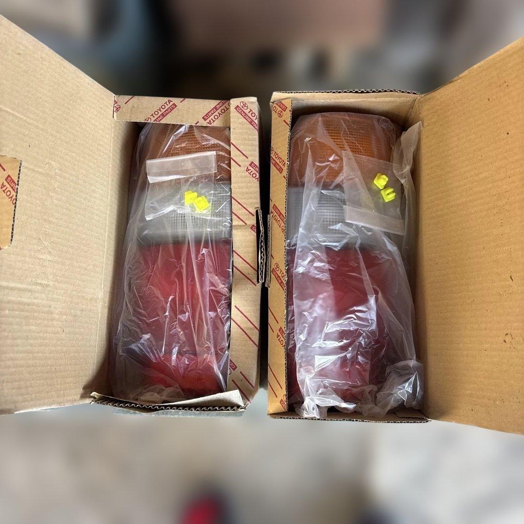 本日のみ値引き中‼️ ハイエース　100系　純正テールランプ　左右セット