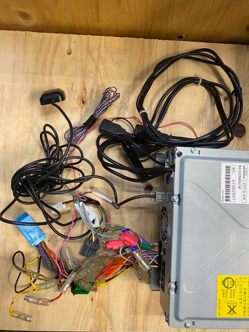 （送料込み）ケンウッド　彩速ナビ　MDV-Z904