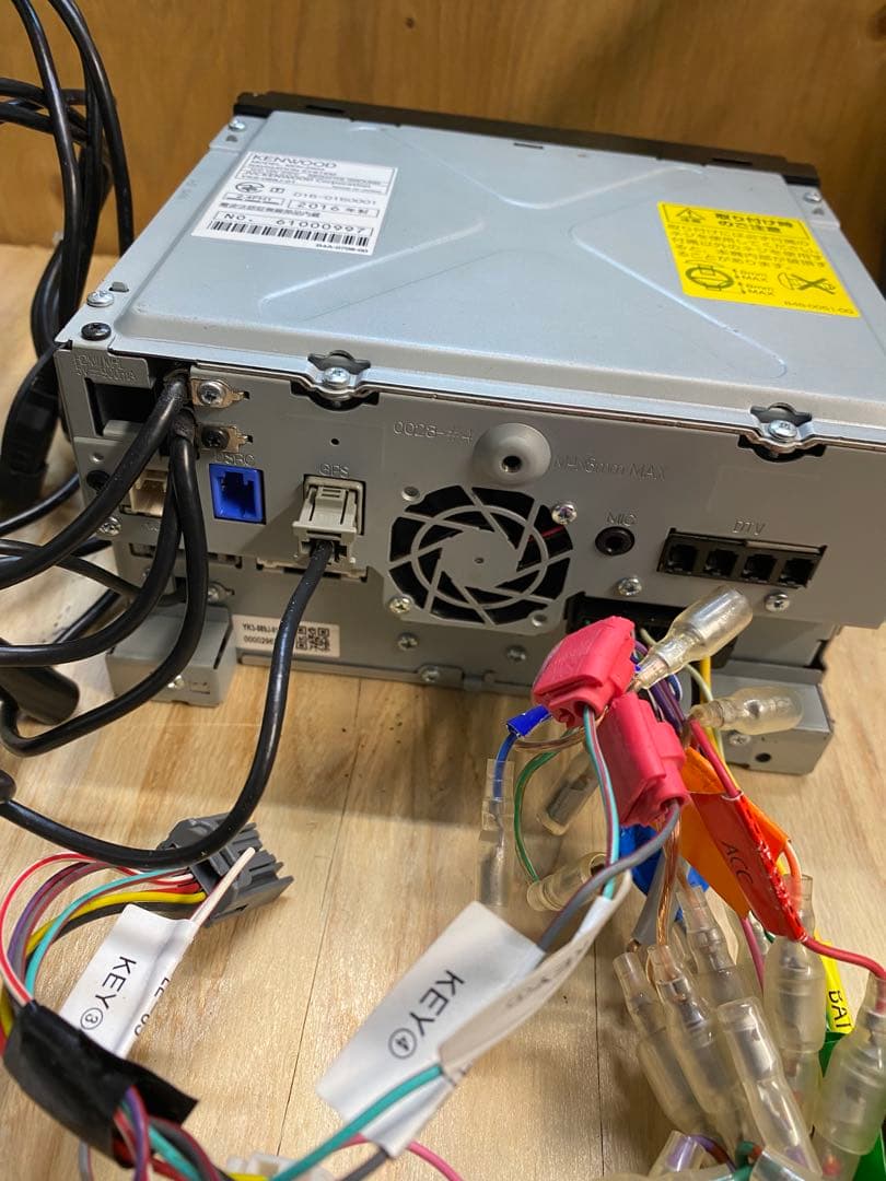 （送料込み）ケンウッド　彩速ナビ　MDV-Z904