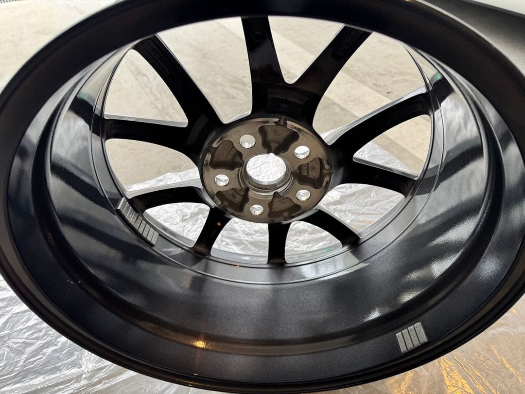 ゆ*う様 【純正】テスラ モデル3 18インチ 8.5J +40 5000km走