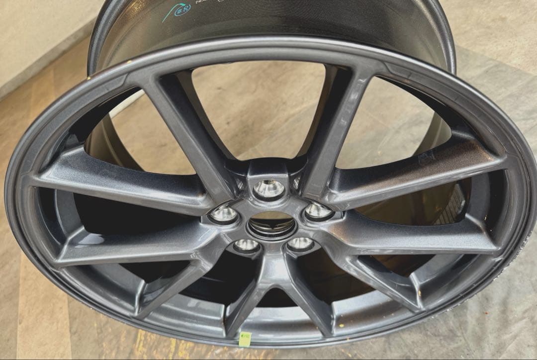 ゆ*う様 【純正】テスラ モデル3 18インチ 8.5J +40 5000km走