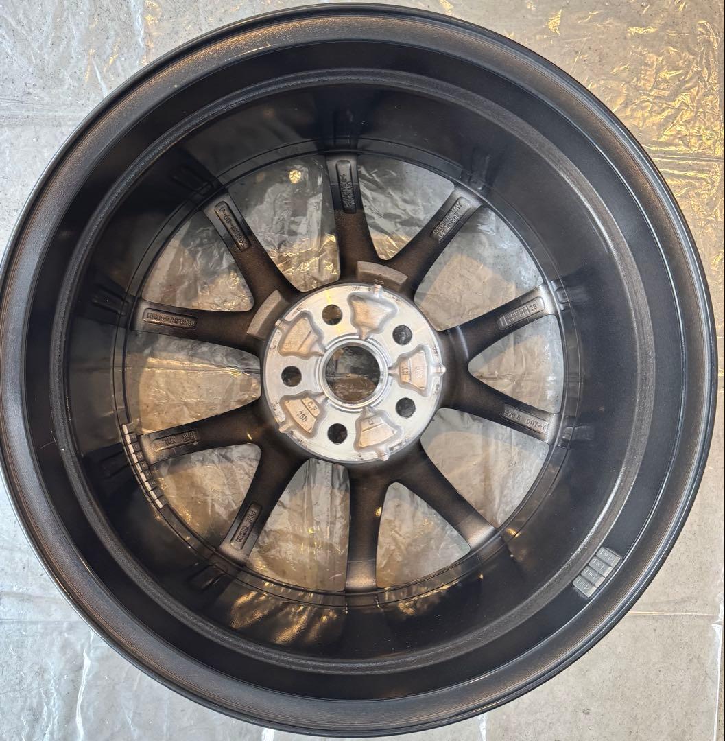 ゆ*う様 【純正】テスラ モデル3 18インチ 8.5J +40 5000km走