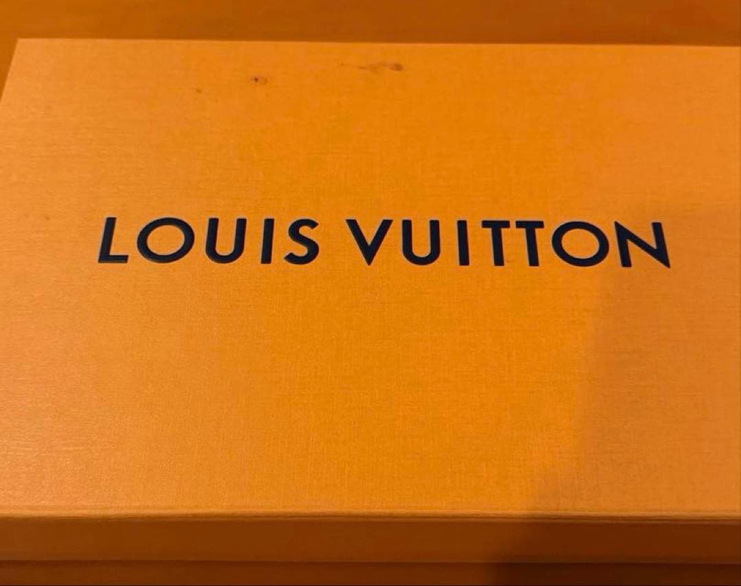 ルイヴィトン（LOUIS VUITTON）レインボープリンテッドTシャツ