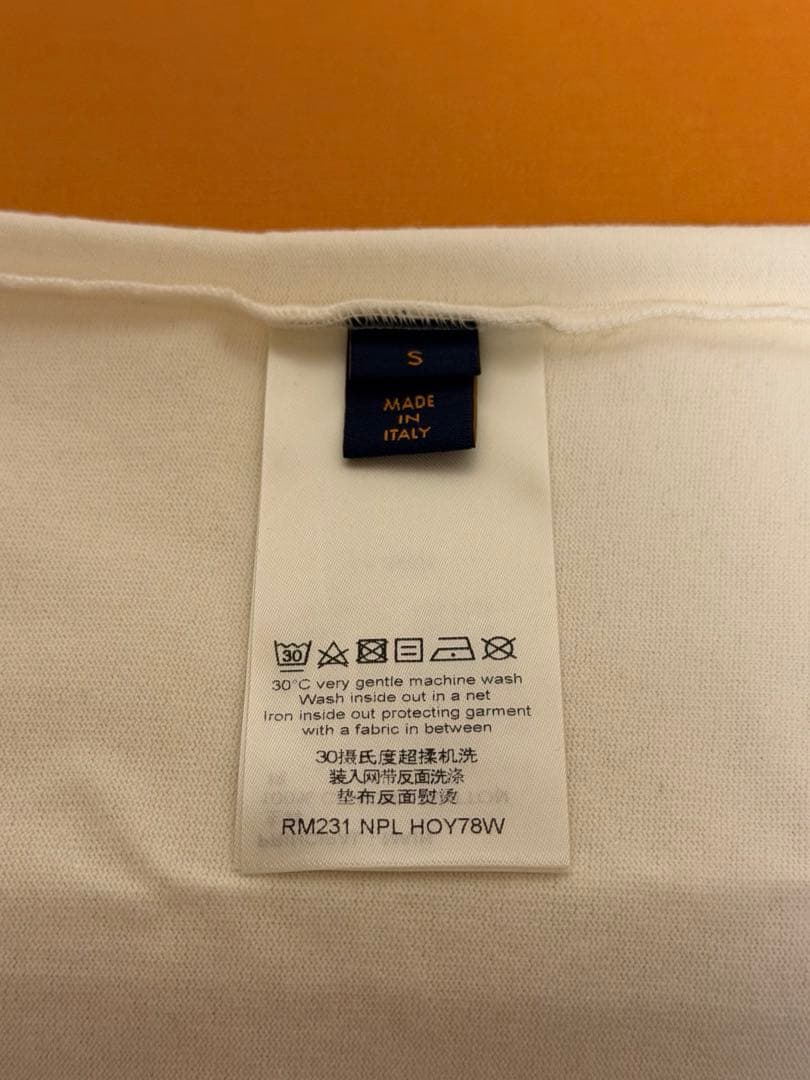 ルイヴィトン（LOUIS VUITTON）レインボープリンテッドTシャツ