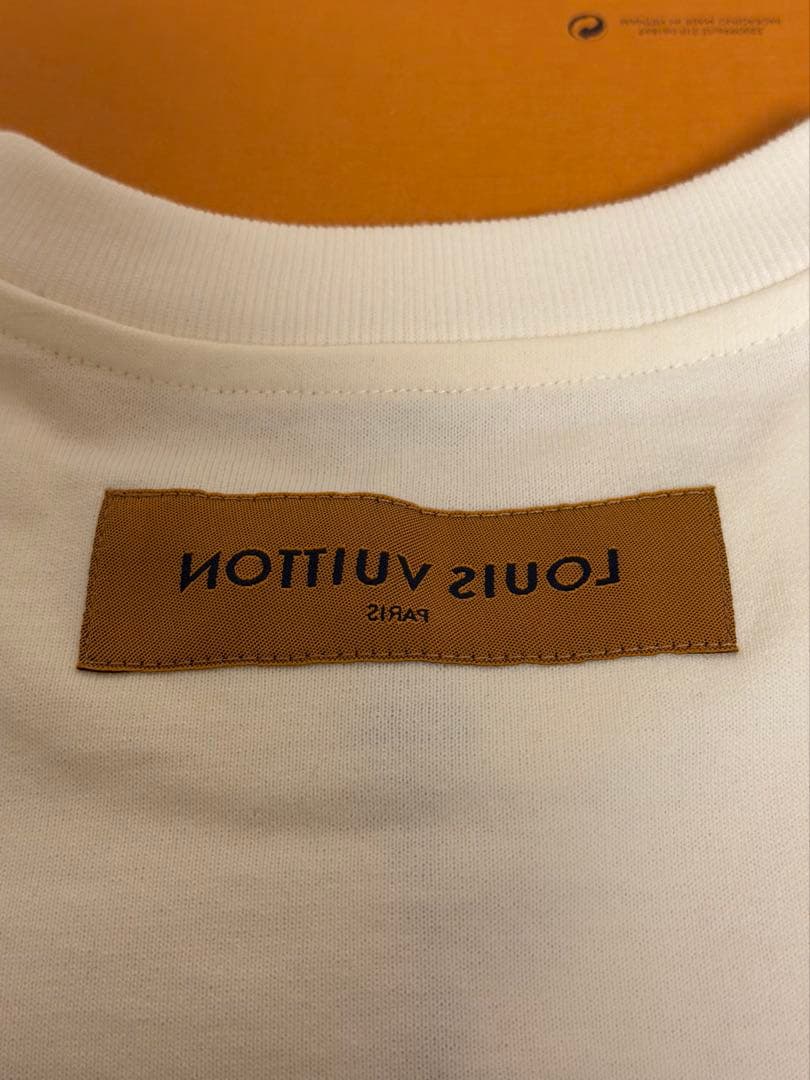 ルイヴィトン（LOUIS VUITTON）レインボープリンテッドTシャツ