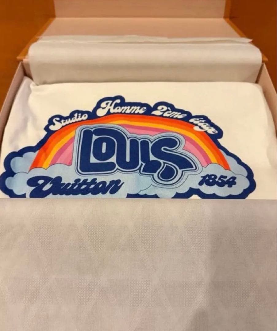 ルイヴィトン（LOUIS VUITTON）レインボープリンテッドTシャツ