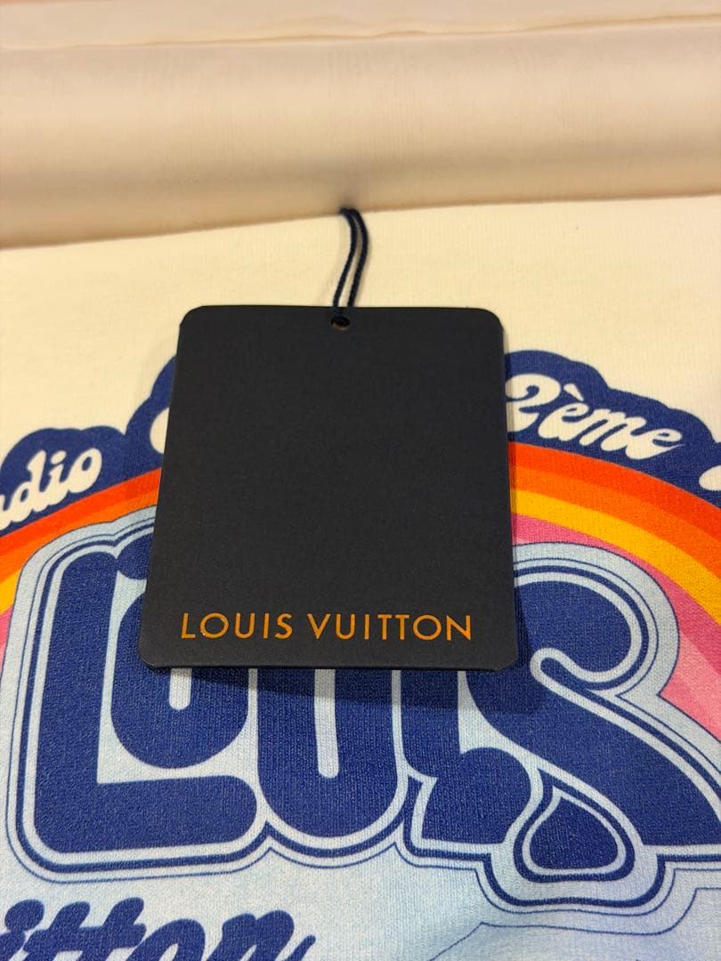 ルイヴィトン（LOUIS VUITTON）レインボープリンテッドTシャツ