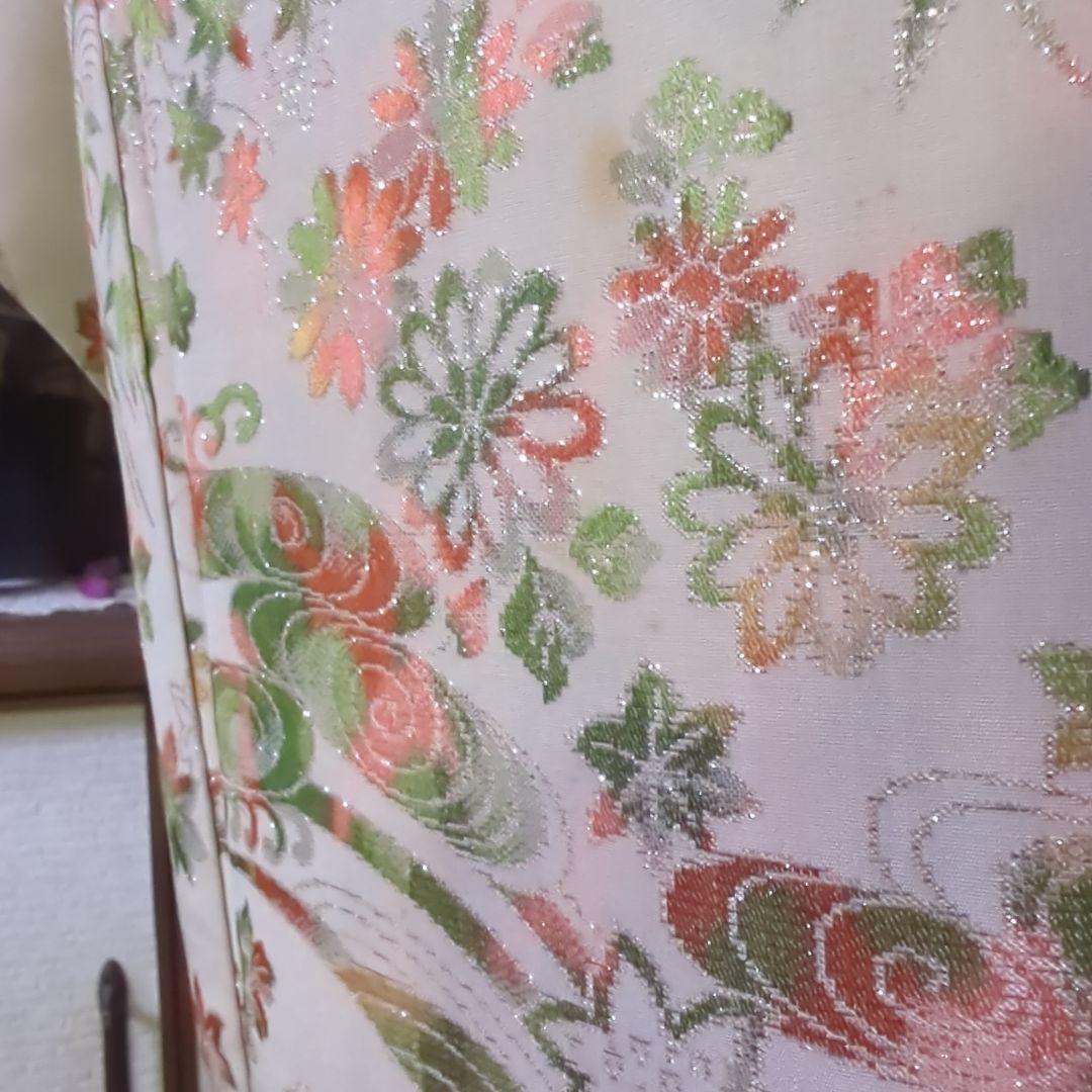 生成り色の地にきらきらと煌めきが美しいアンティークのマジョリカお召のお着物です