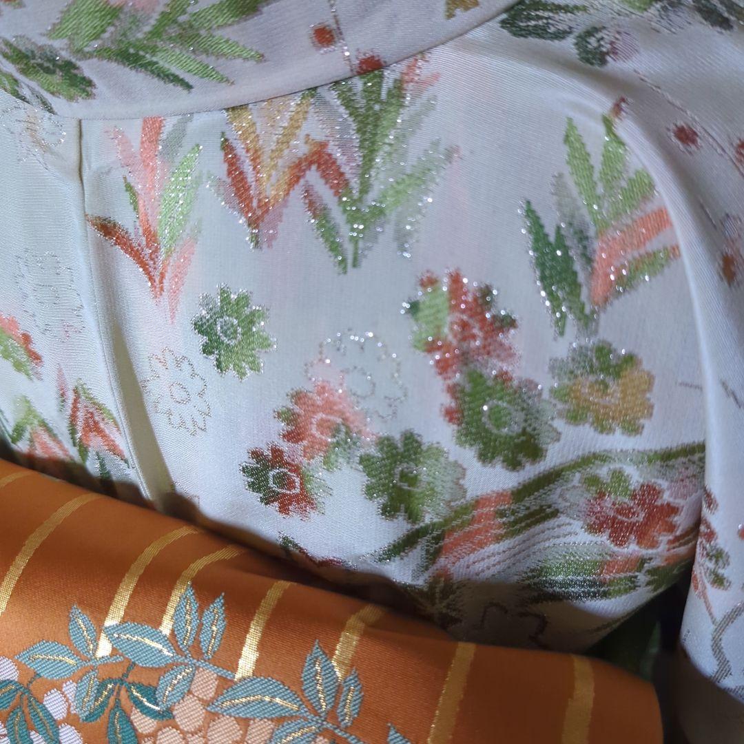 生成り色の地にきらきらと煌めきが美しいアンティークのマジョリカお召のお着物です