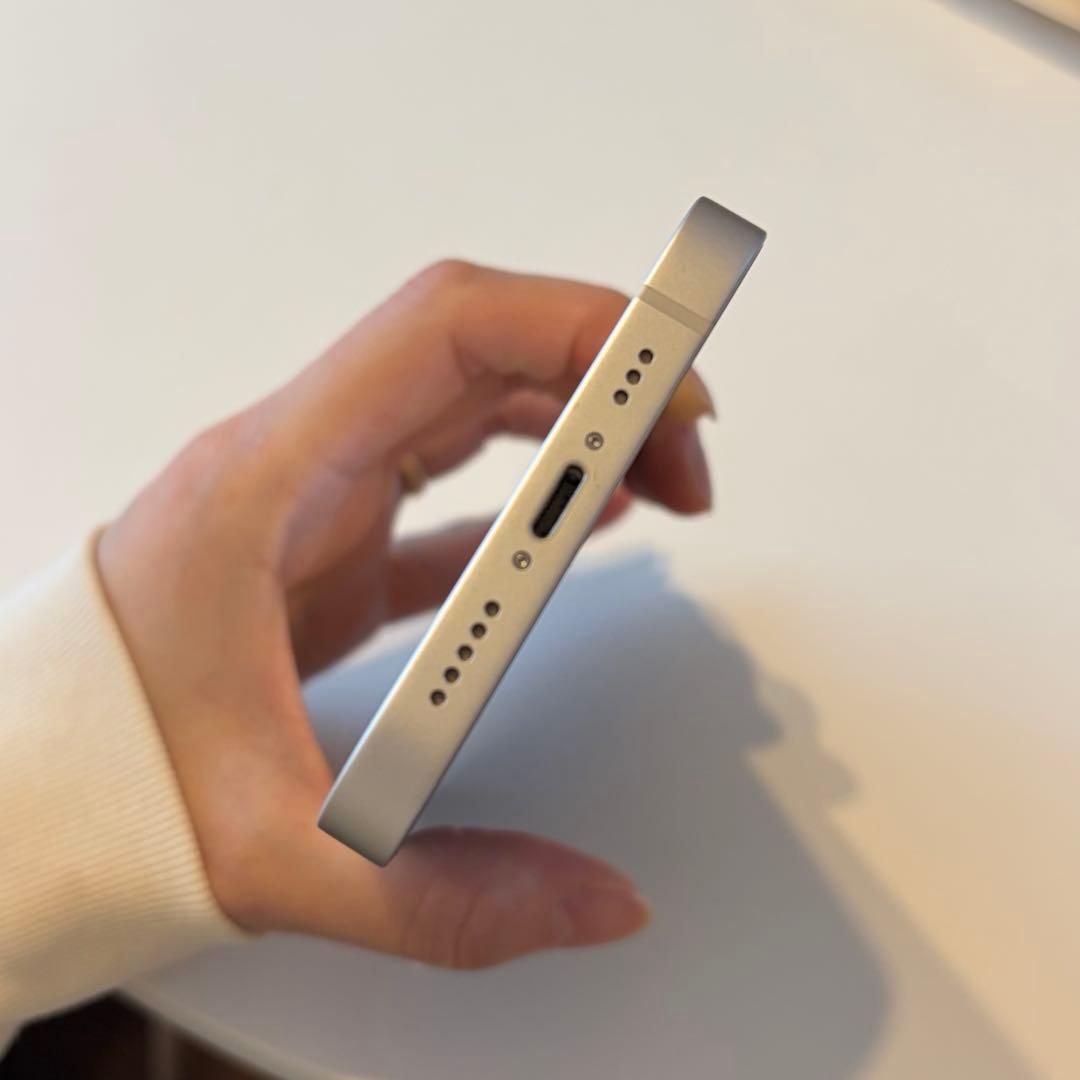 Apple iPhone 14スターライト本体