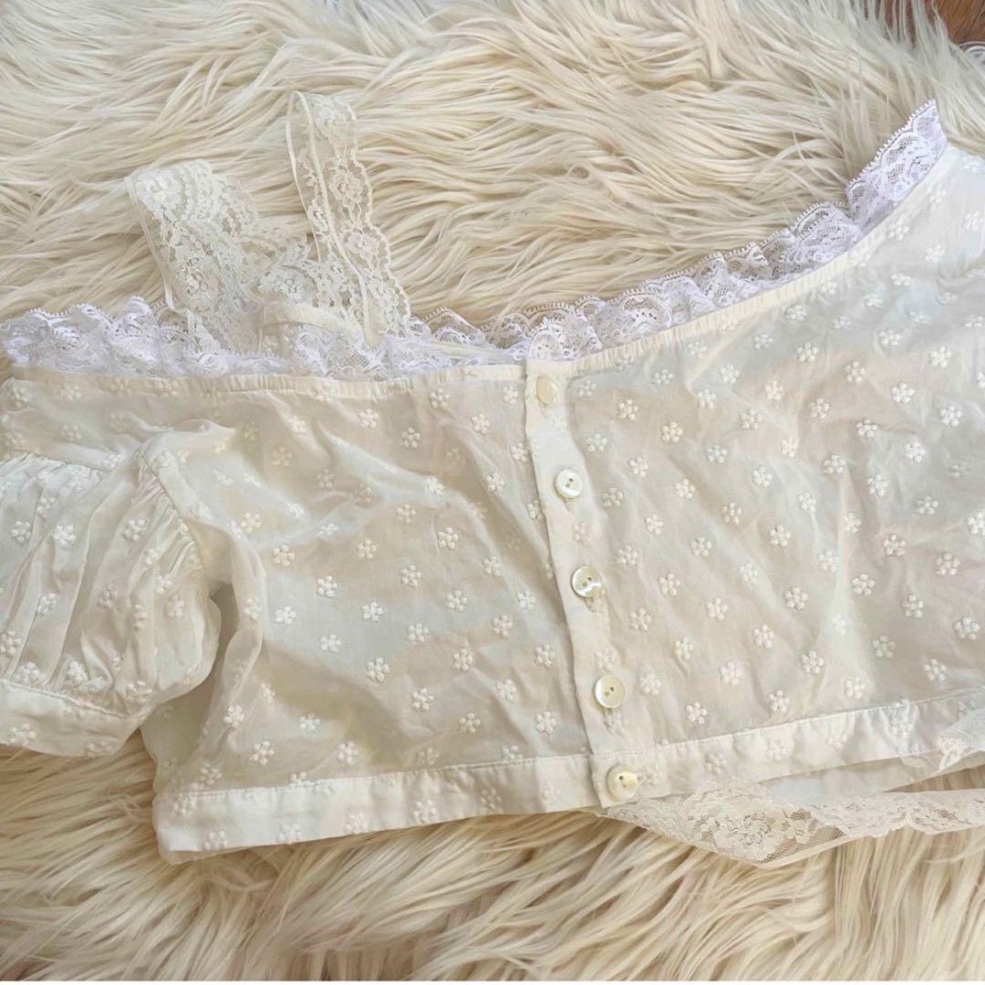 ※本日終了yuhanwangユハンワン　エンブロイダールーシュクロップトップ