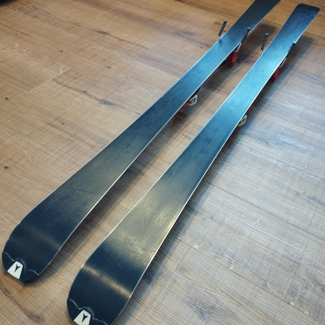 ATOMIC アトミック RACE8 スキー 板 140cm Jr