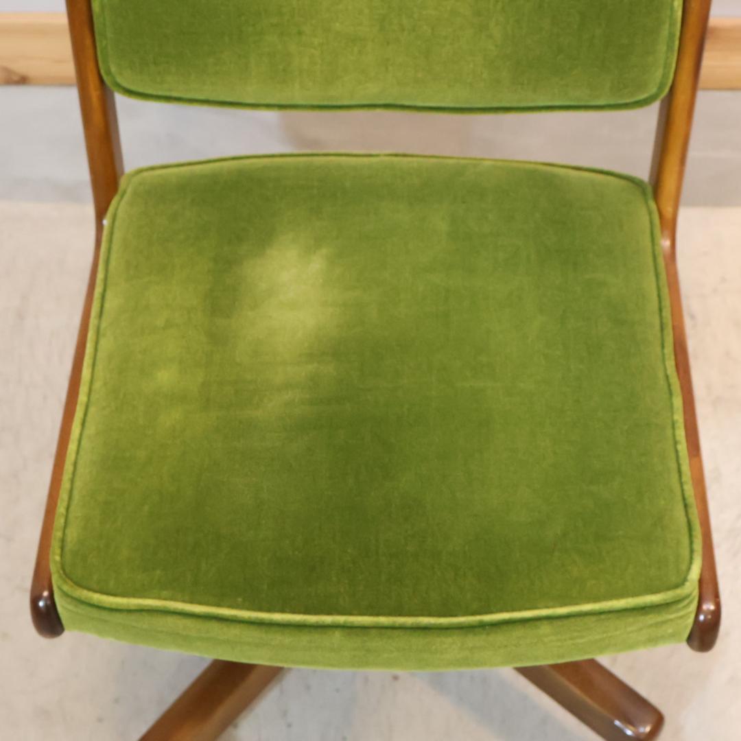 カリモク コロニアル デスクチェア モケットグリーン キャスター デスクチェア