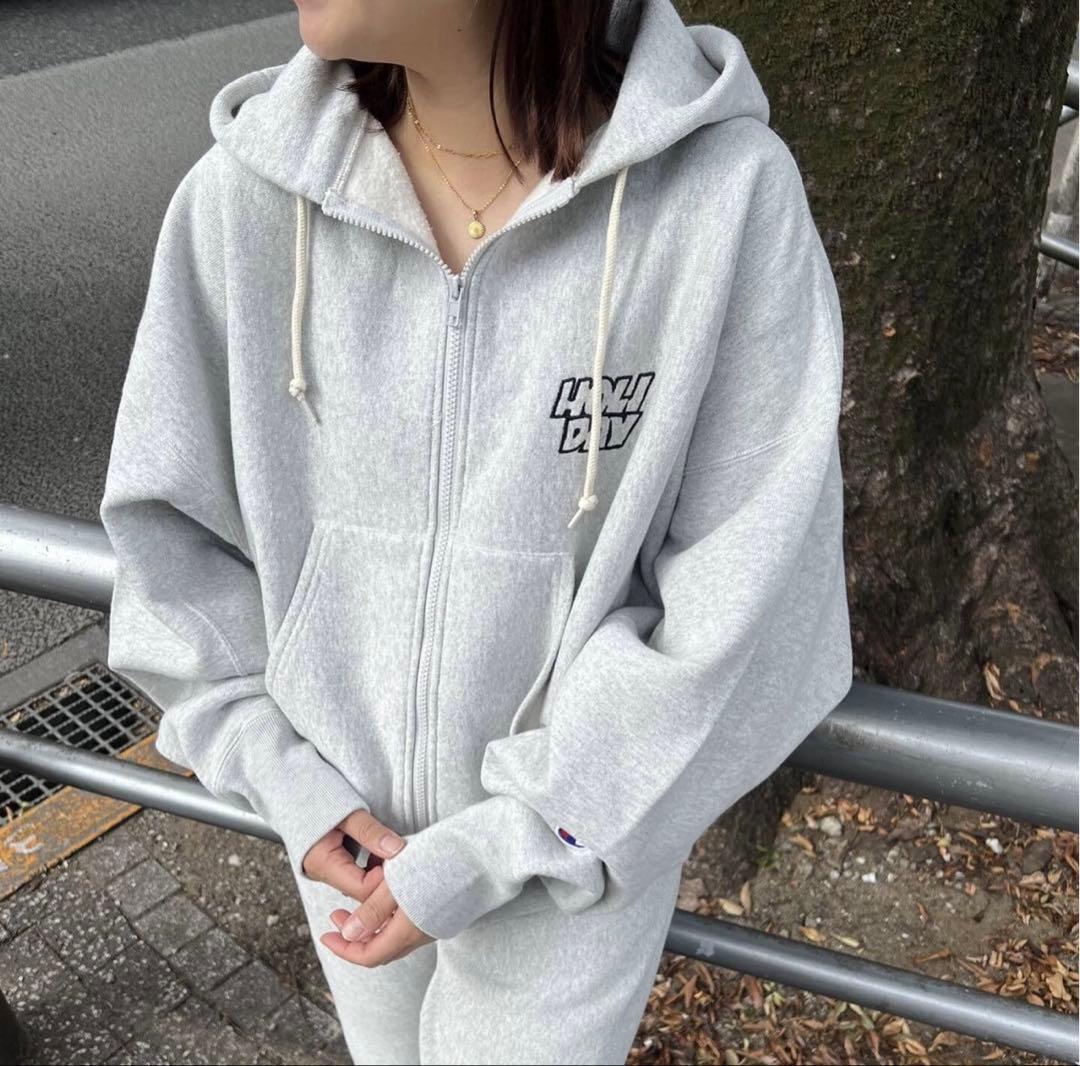 holiday journal standard champion パーカー