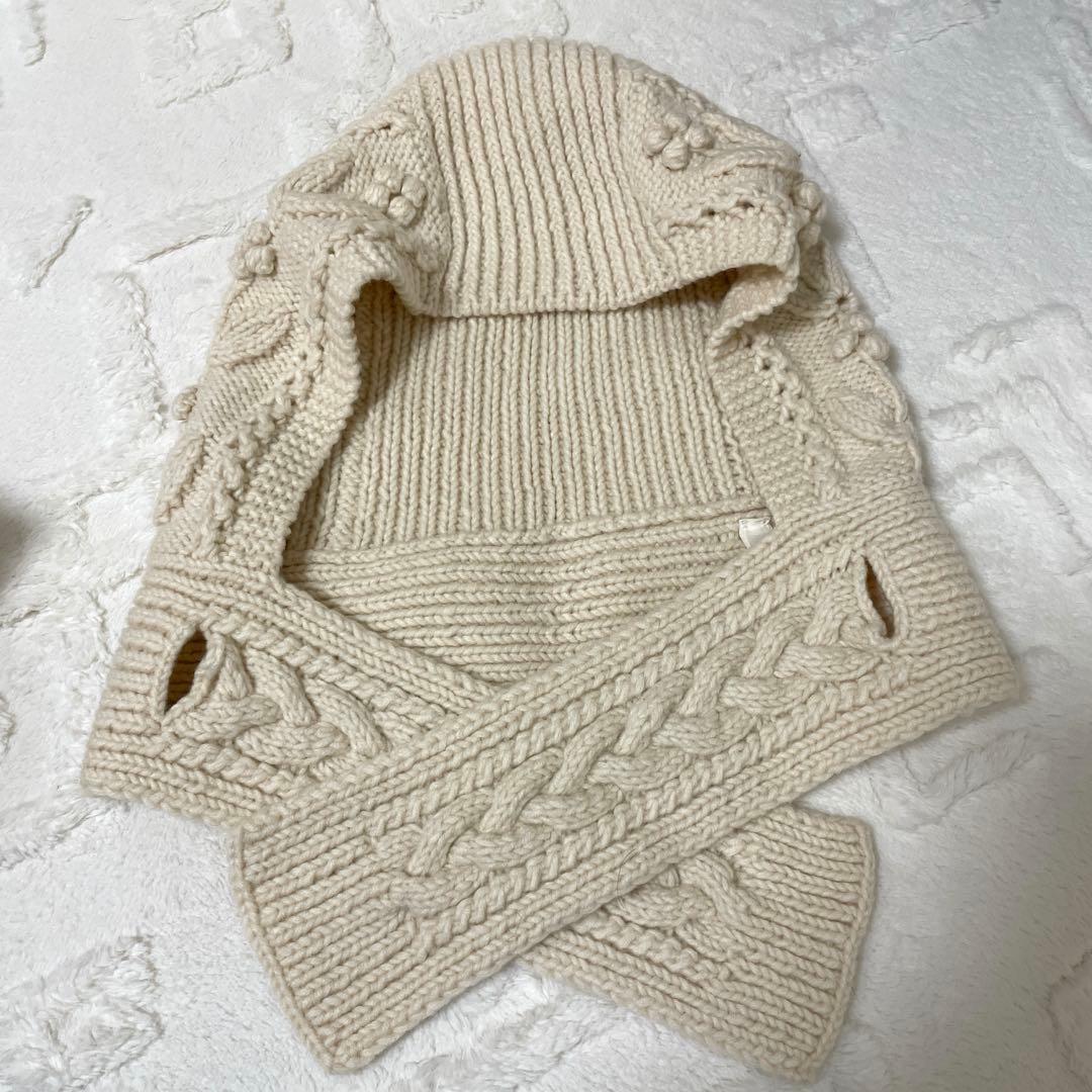 ベージュ ケーブル編み ニットマフラー