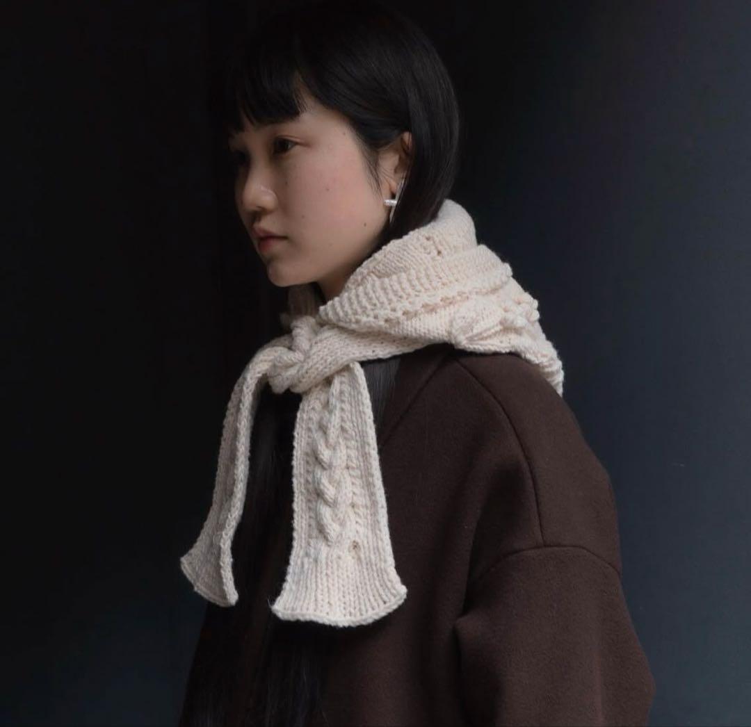 ベージュ ケーブル編み ニットマフラー