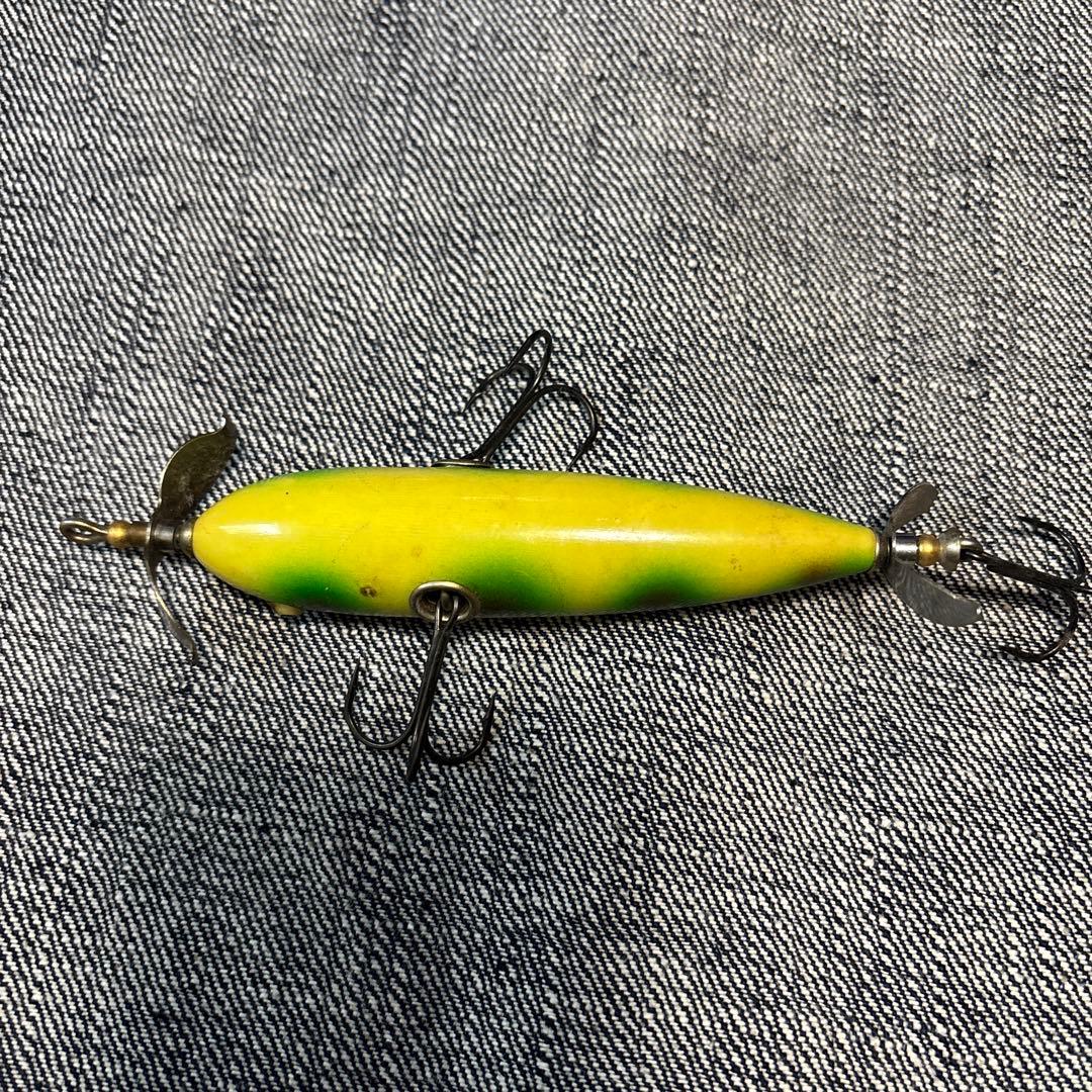 トップウォーター ハードルアー 緑と黄色