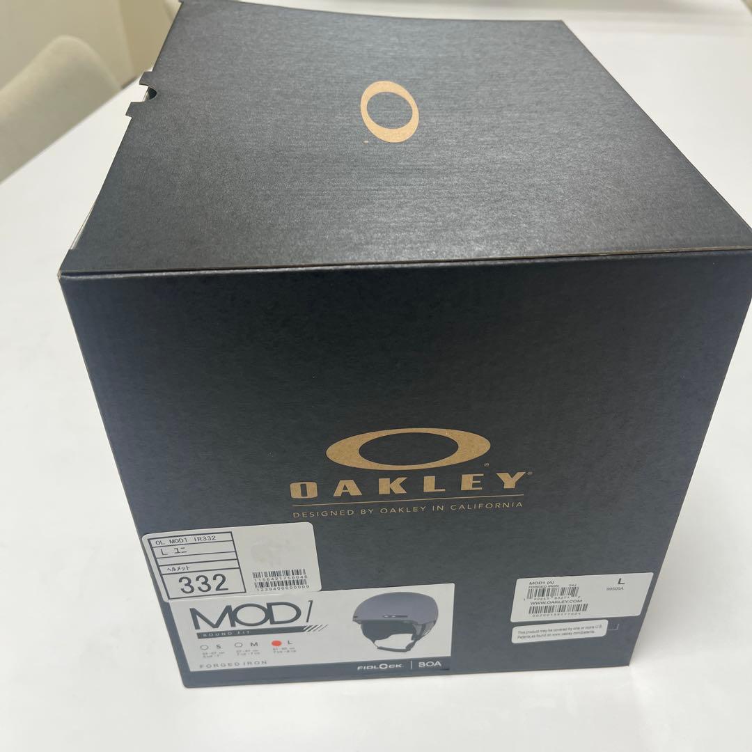 オークリー　ヘルメット Lサイズ 収納バッグ付き