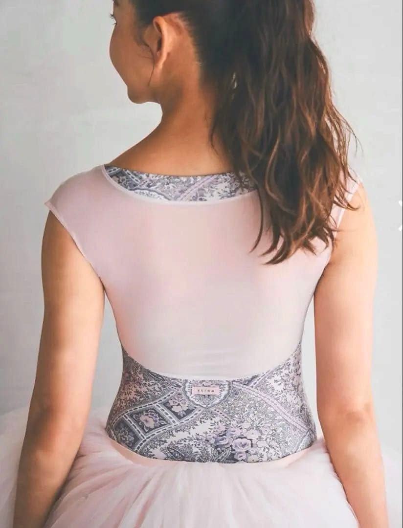 新品・未使用　stina バタフライ　サイズS