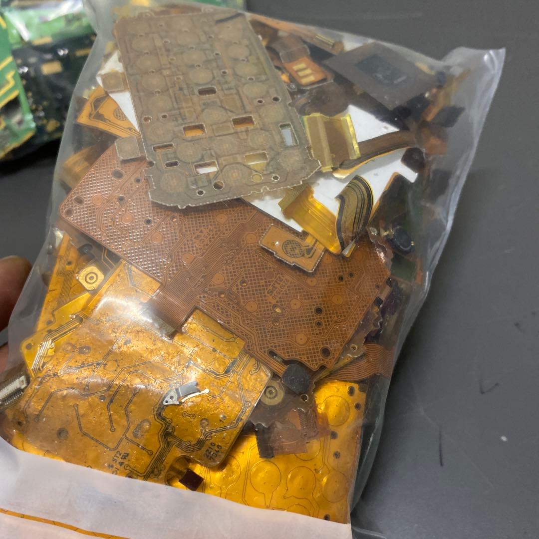 都市鉱山　ガラケー・スマホ・基盤類等