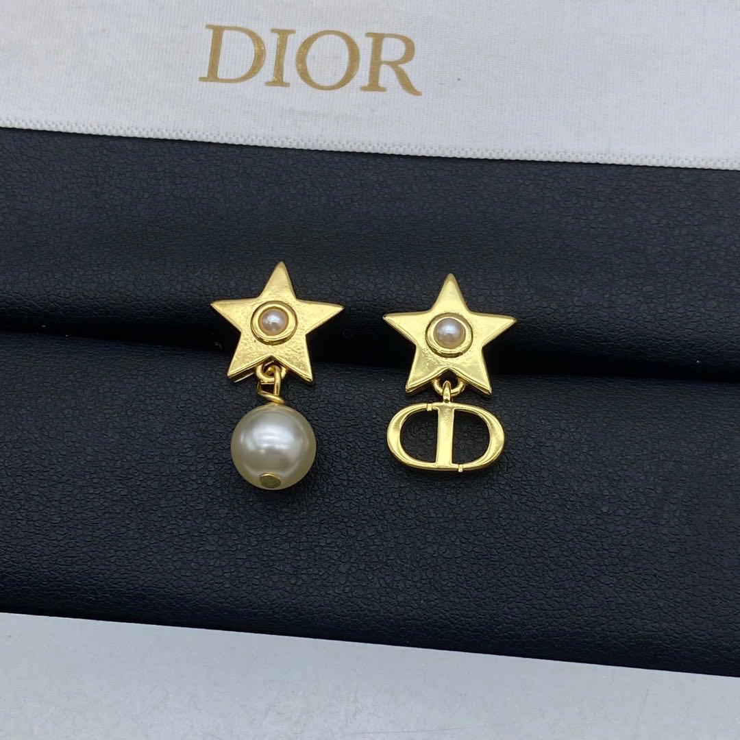 Dior 星型パールピアス