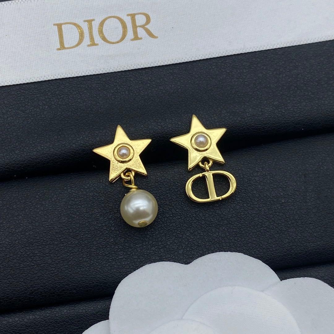 Dior 星型パールピアス