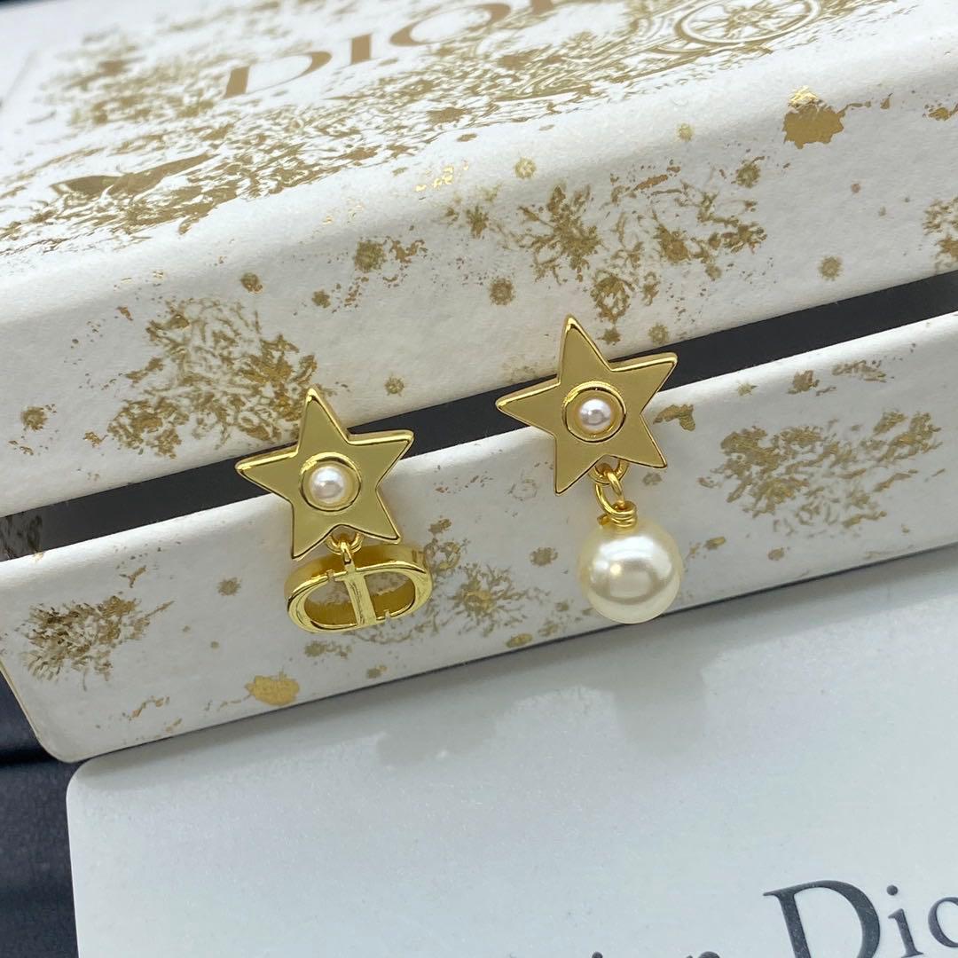 Dior 星型パールピアス