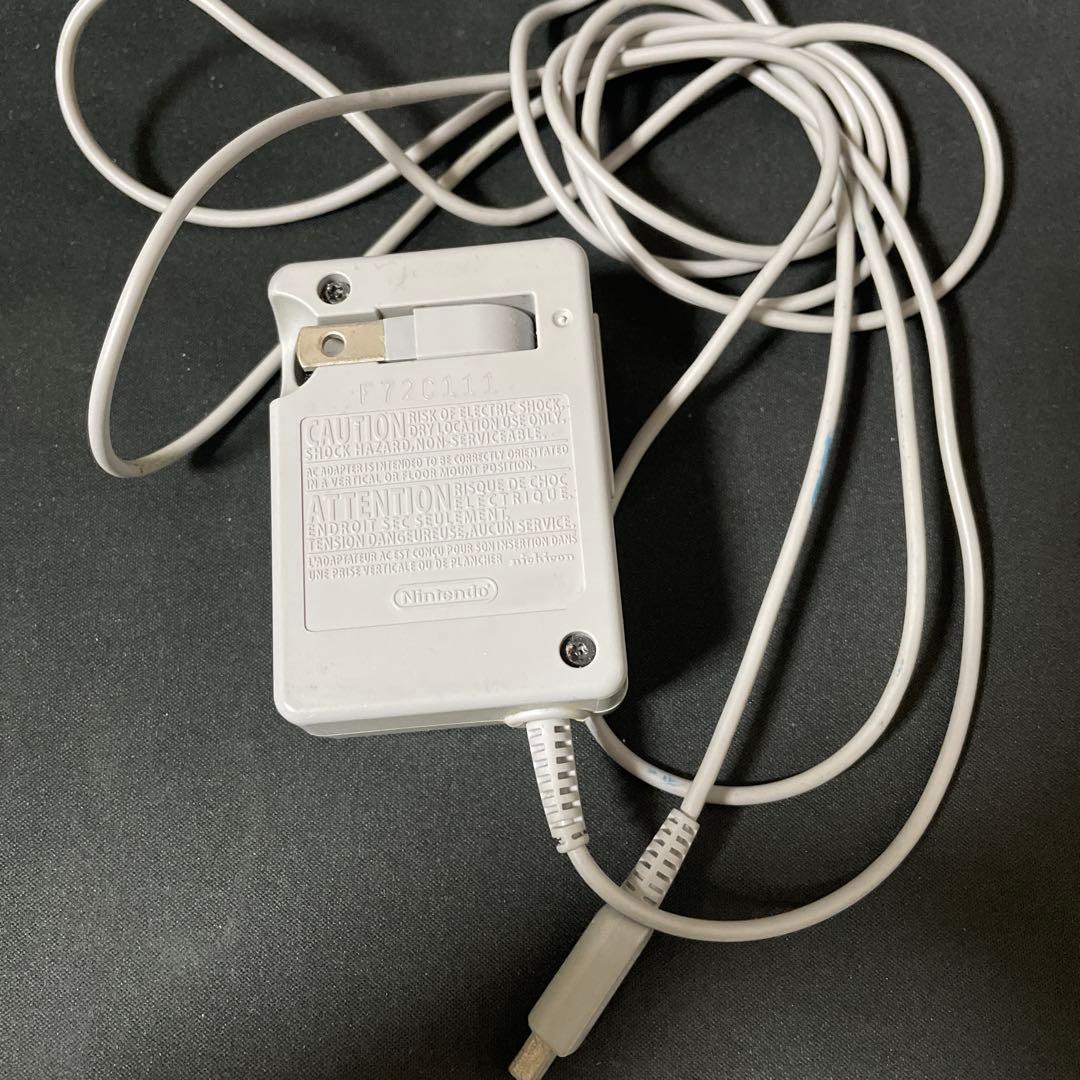 3DS LL ホワイト 純正ACアダプタ 充電器 付き