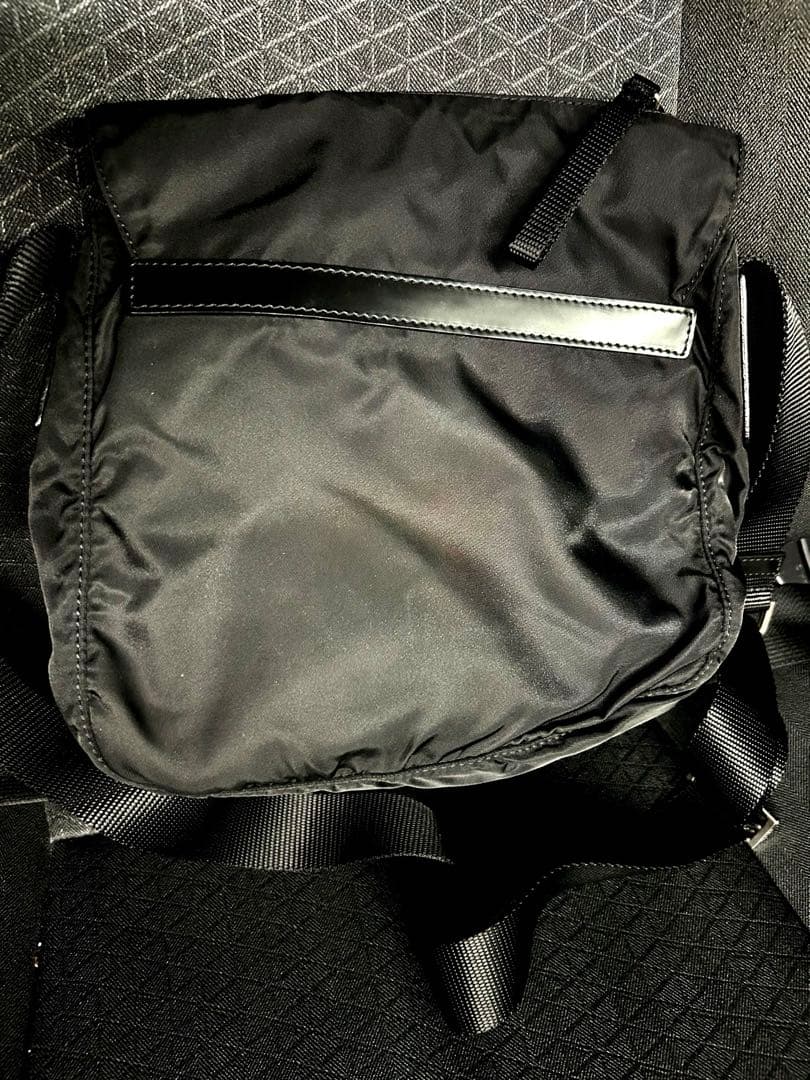 PRADA ブラックナイロンショルダーバッグ【美品】
