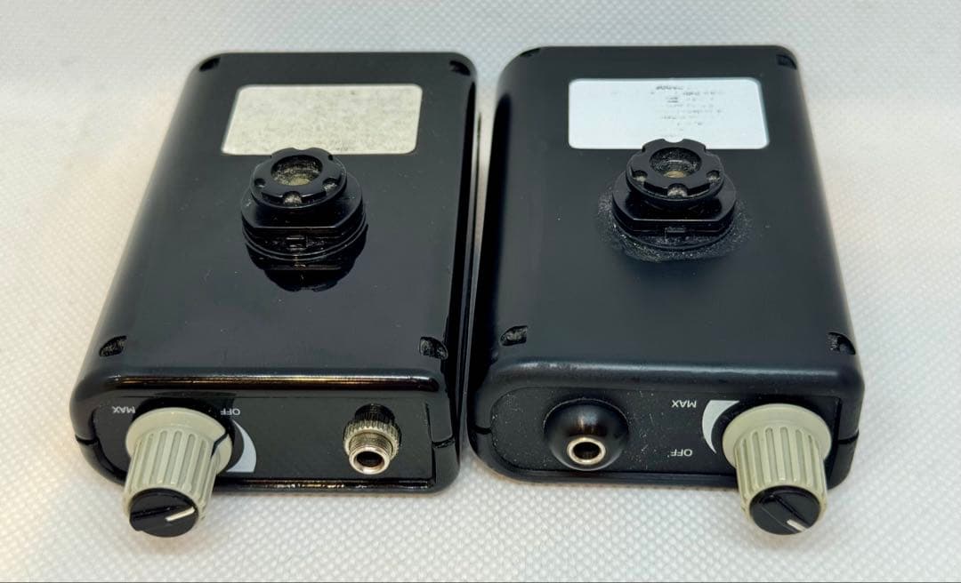 SurgiTel ヘッドライト用充電式バッテリーケース2個と充電器のお得なセット