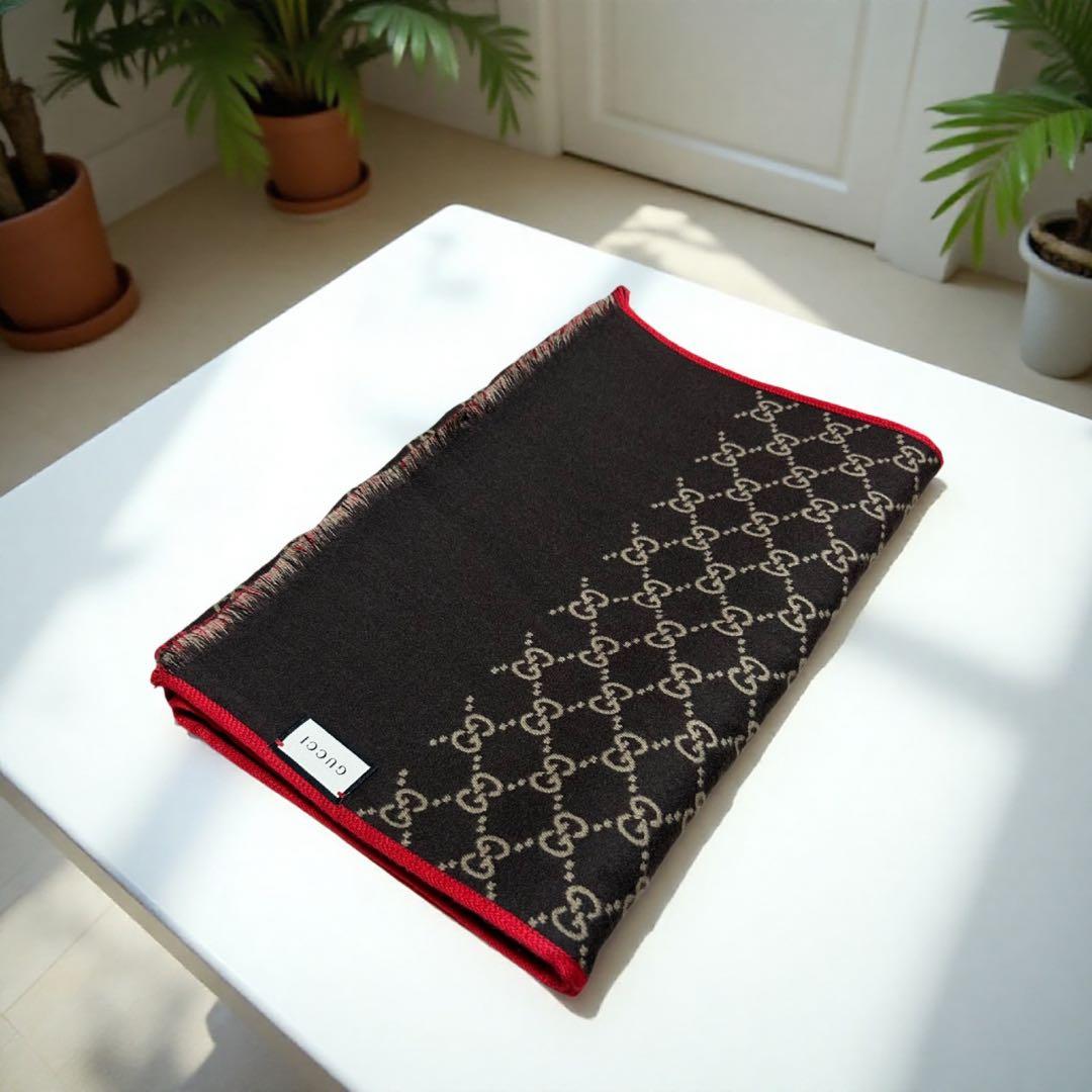 ほぼ未使用‼︎ ◆GUCCI◆ GG柄/高級マフラー/赤/箱付き/グッチ/男女
