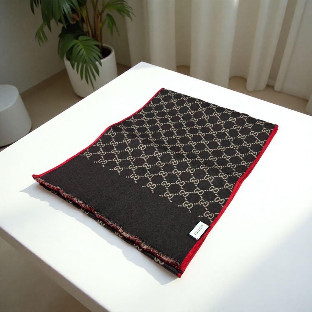 ほぼ未使用‼︎ ◆GUCCI◆ GG柄/高級マフラー/赤/箱付き/グッチ/男女