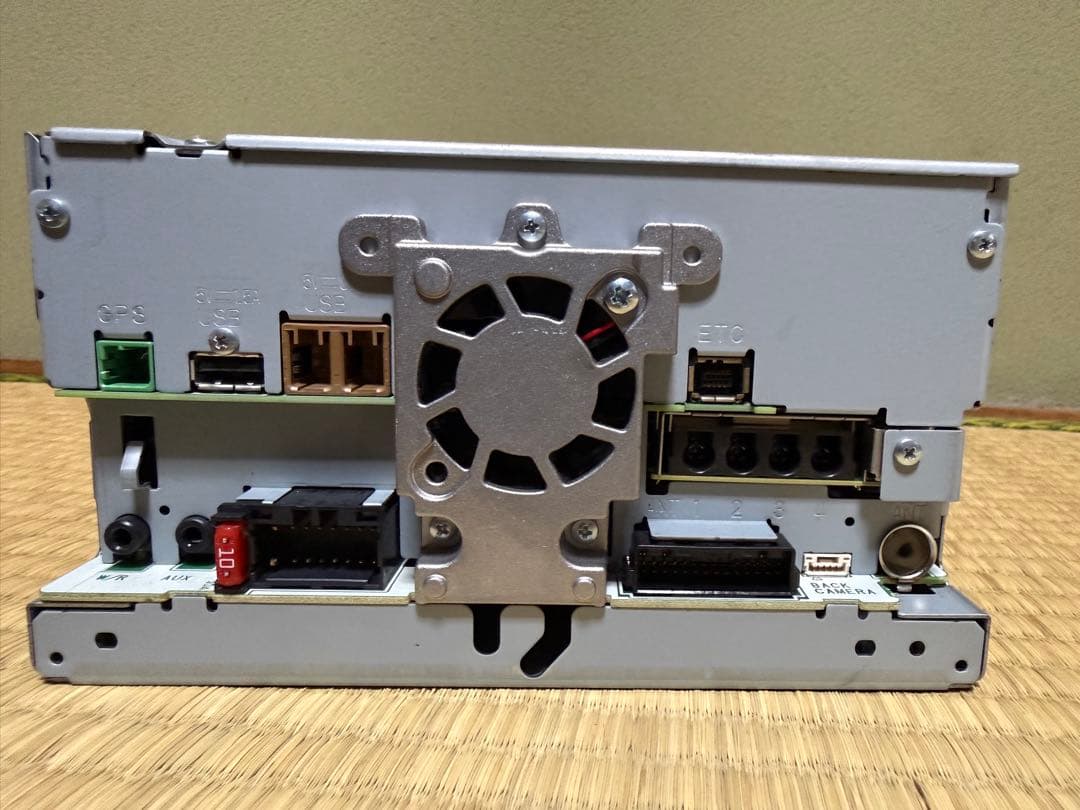 Pioneer サイバーナビAVIC-CW700　中古品