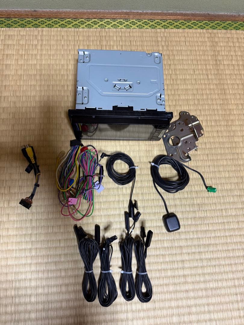 Pioneer サイバーナビAVIC-CW700　中古品