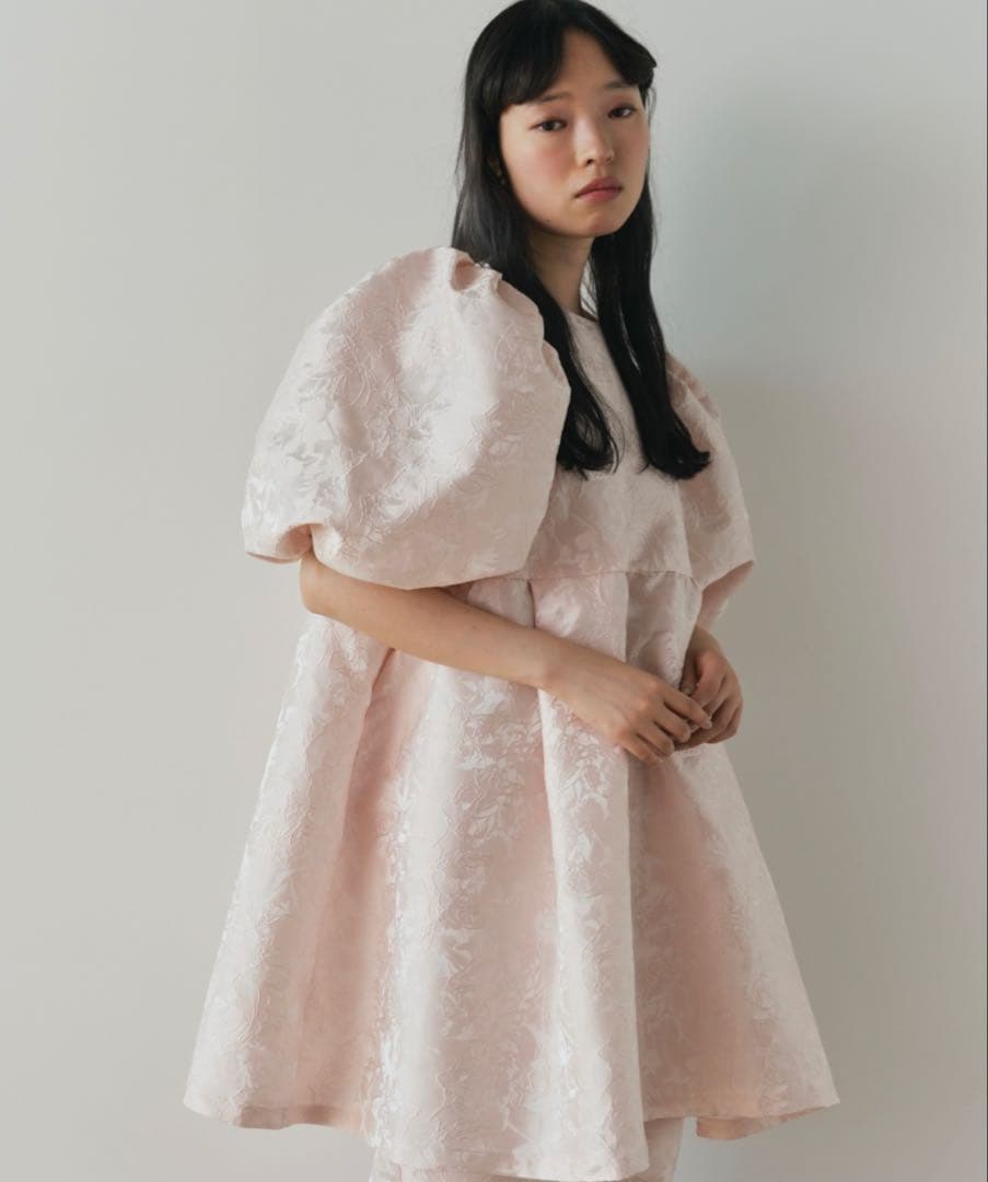 新品未使用タグ付き PERNAパフスリーブチュニック