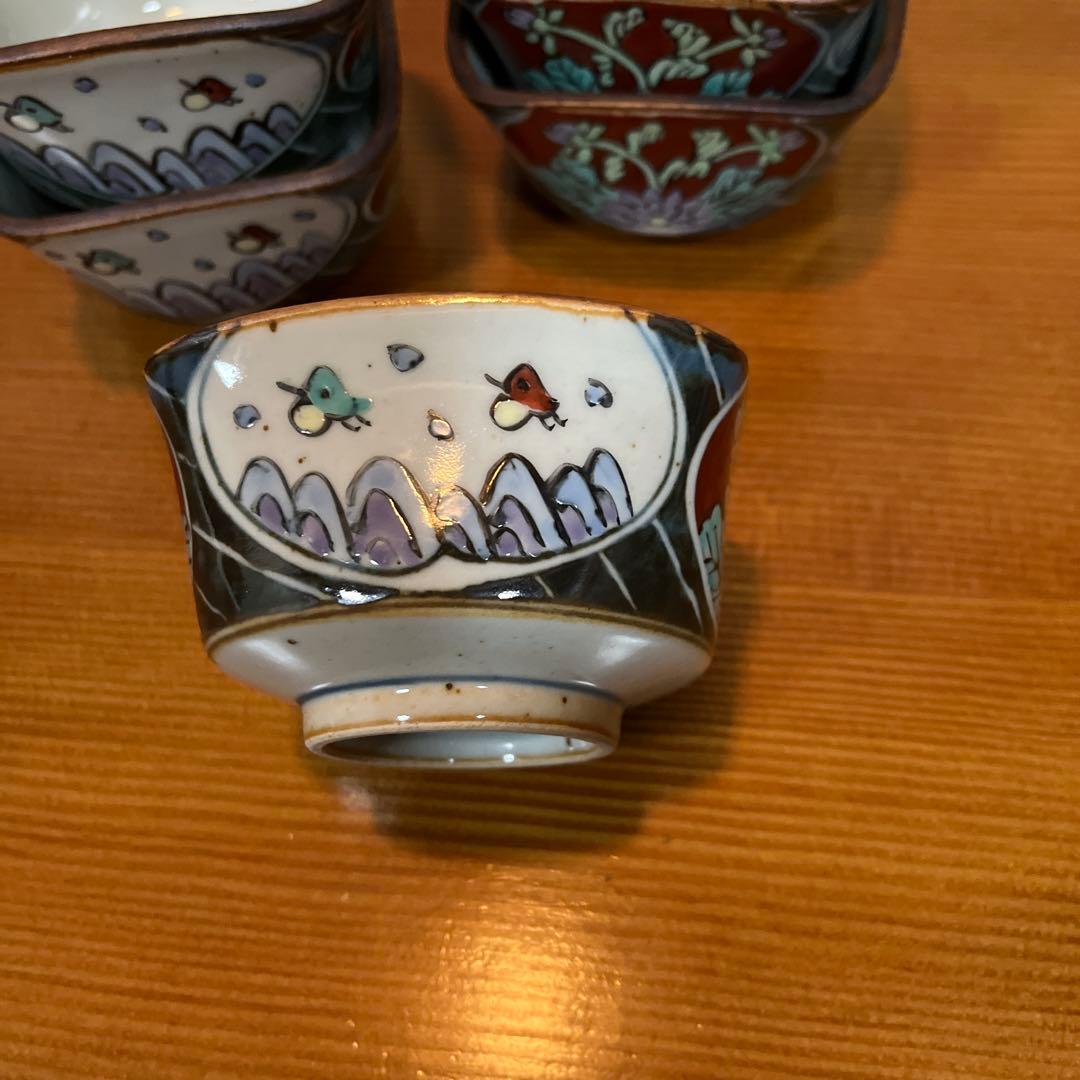 有田焼　五代走波 染錦 菊花波千鳥文 角小鉢