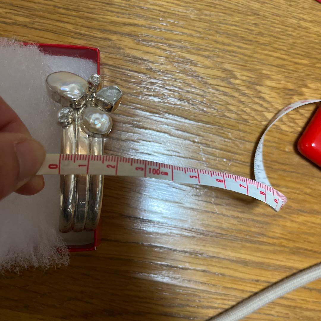 【新品未使用】LILLY BARRACK シルバー　バングル　ブレスレット　石